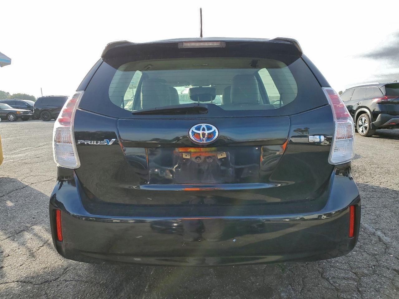 2016 Toyota Prius V - Image 6