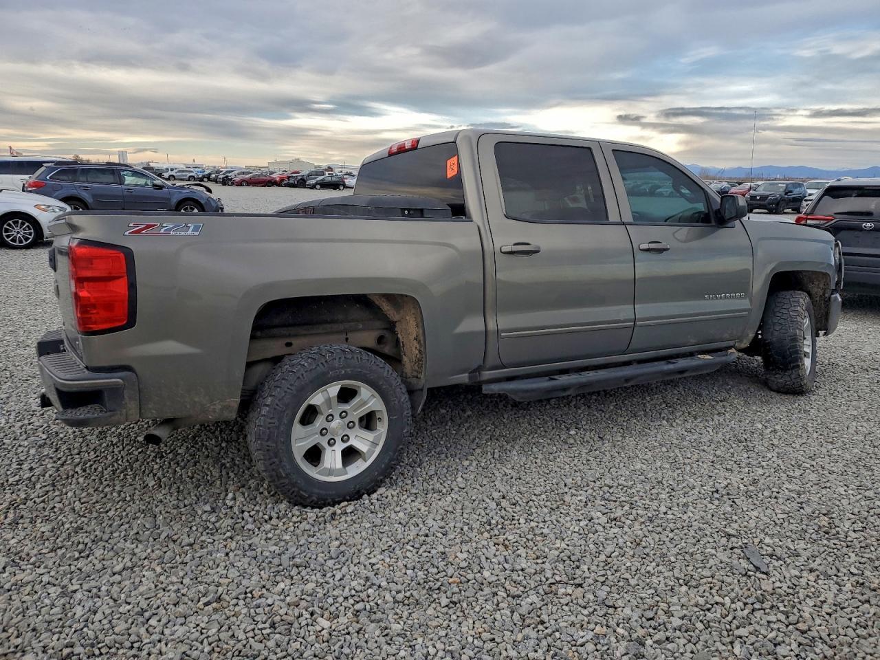 2017 Chevrolet Silverado K1500 Lt - Image 3