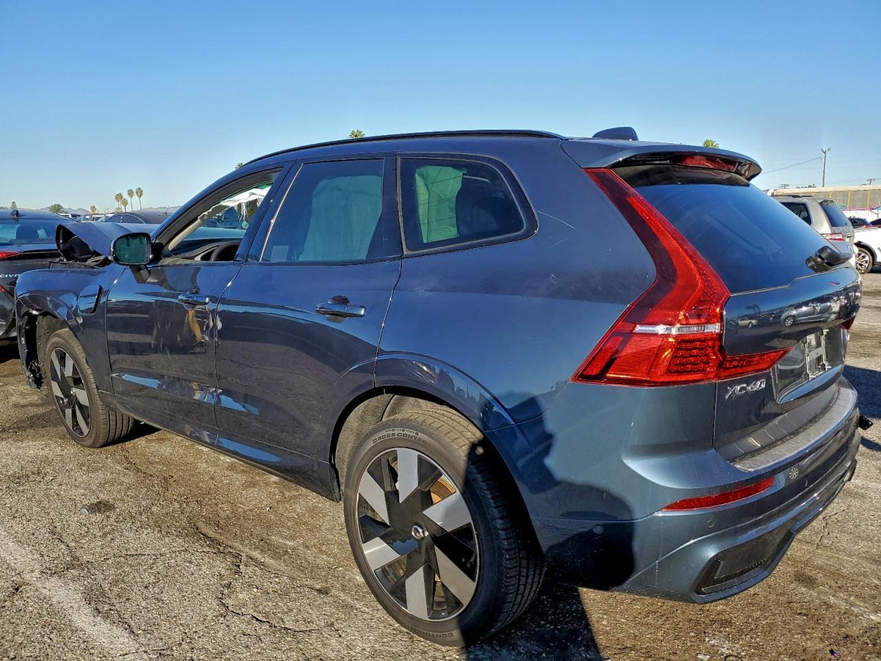 2025 Volvo Xc60 Plus - Фото 2