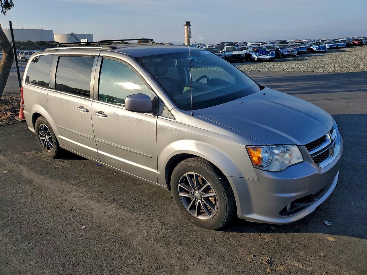 2017 Dodge Grand Caravan Sxt - Image 4