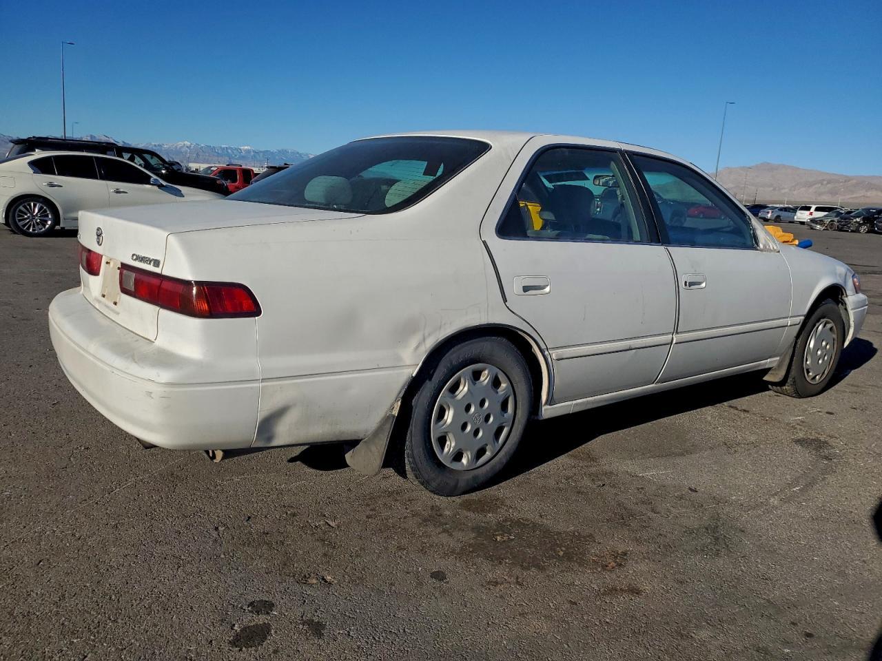 1998 Toyota Camry Le - Фото 3