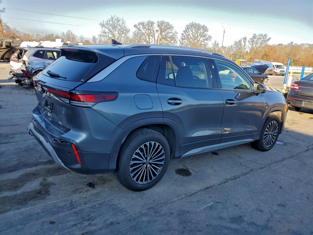 2025 Volkswagen Tiguan S - Фото 3