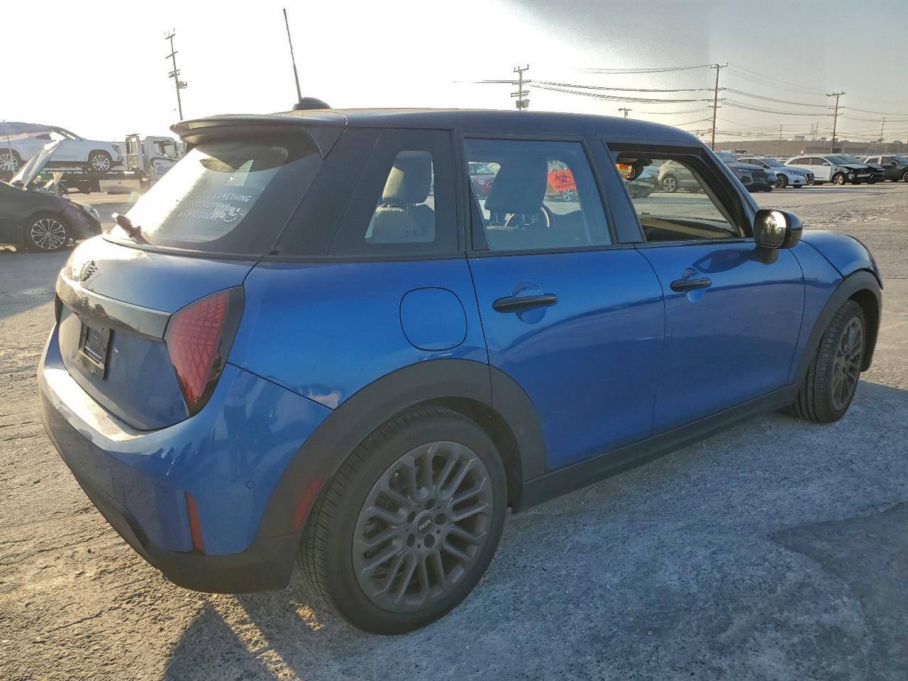 2025 Mini Cooper S - Фото 3