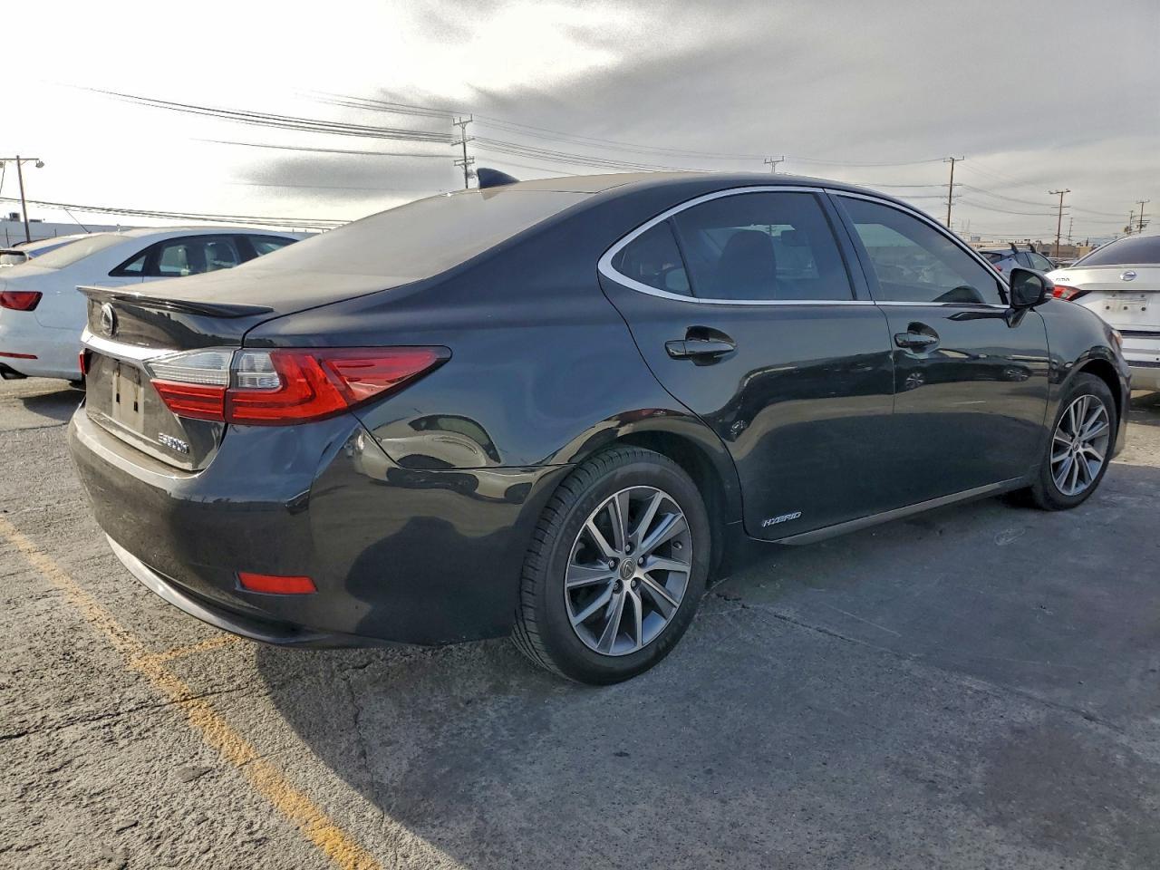 2018 Lexus Es 300H - Фото 3