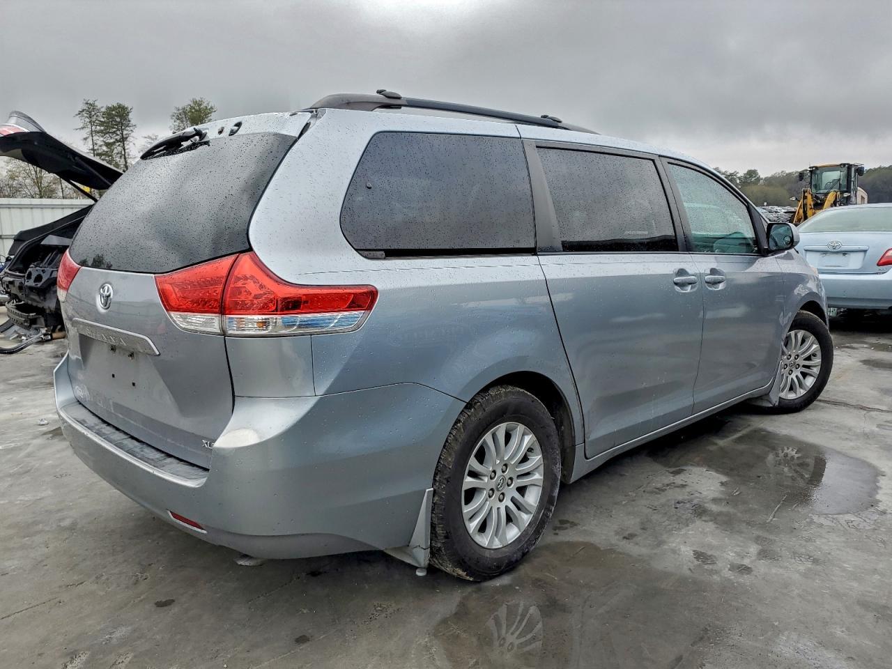 2011 Toyota Sienna Xle - Фото 3