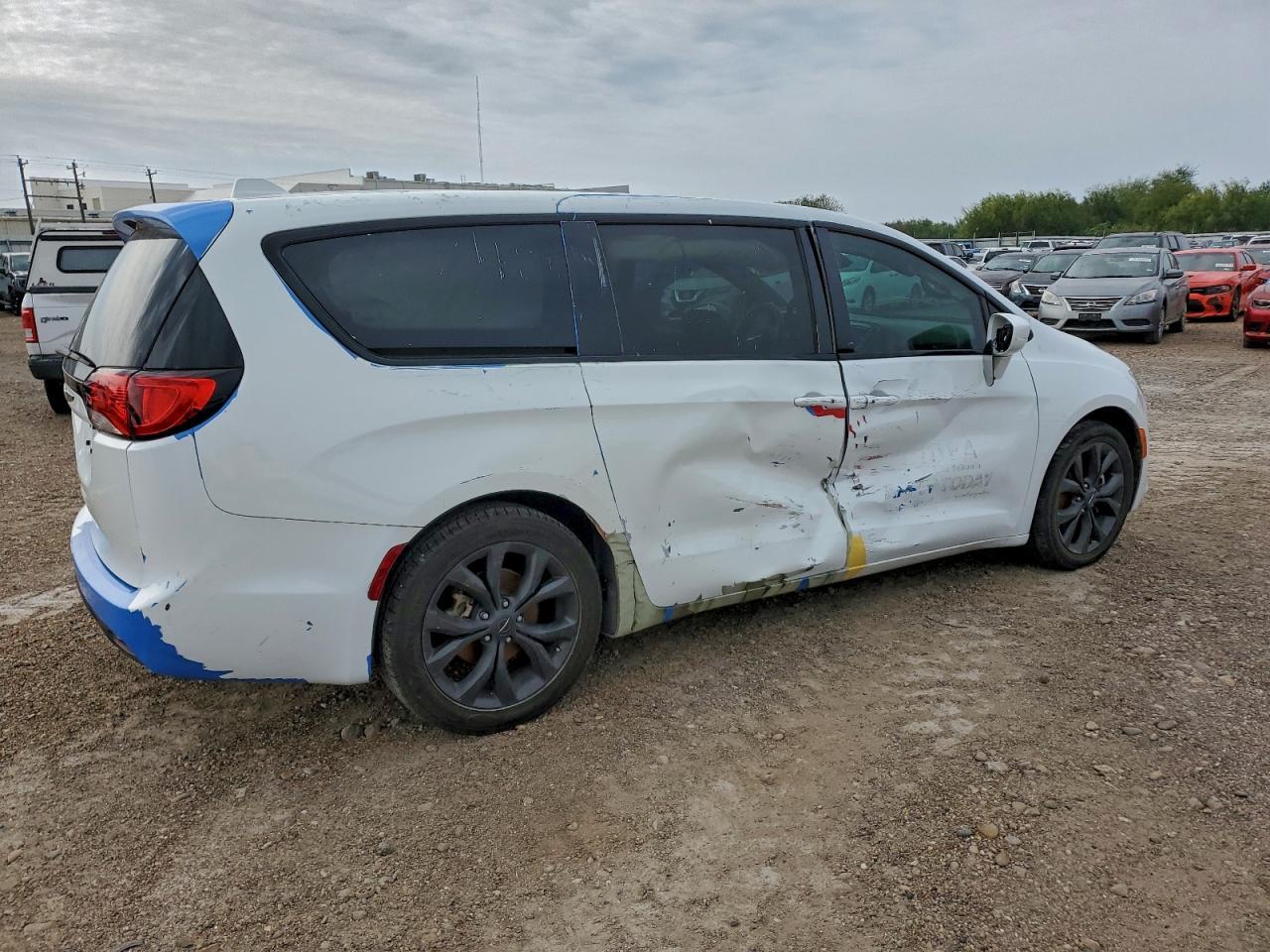 2020 Chrysler Pacifica Touring - Фото 3