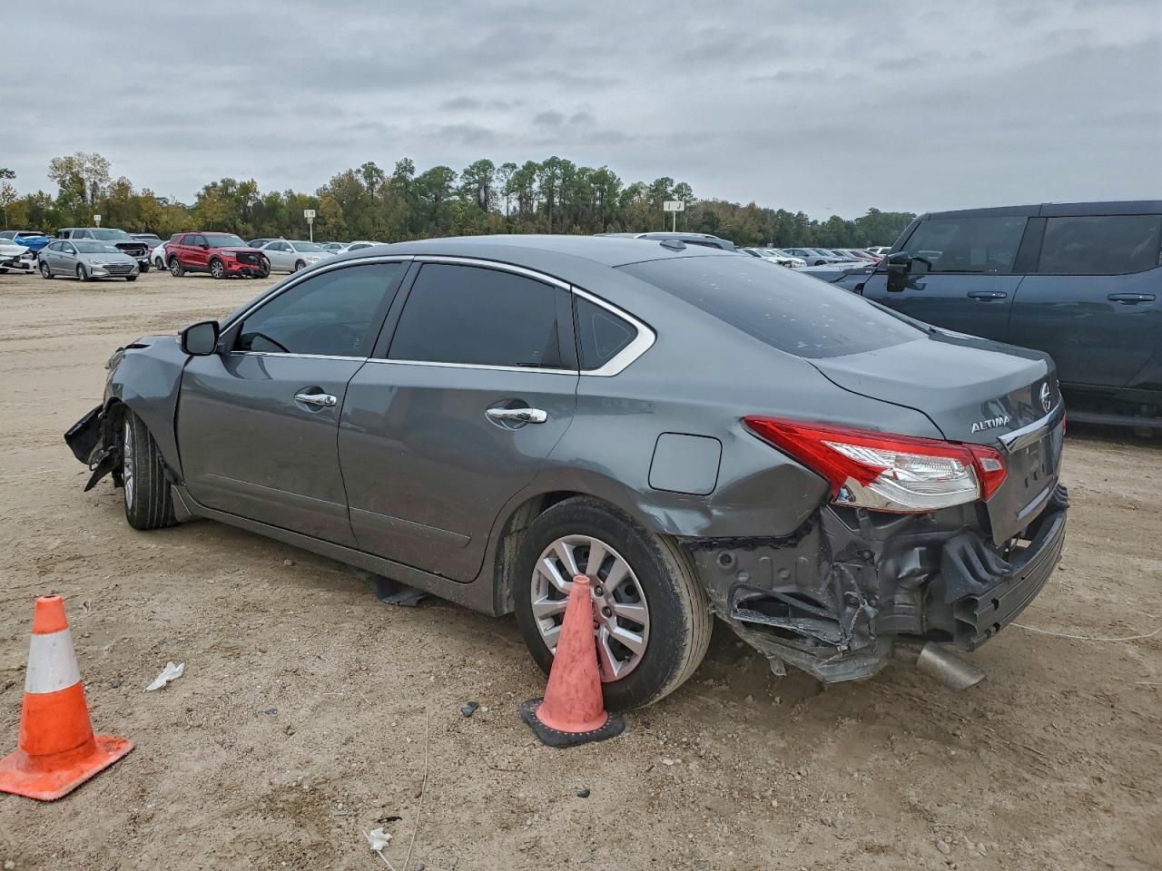 2016 Nissan Altima - Image 2
