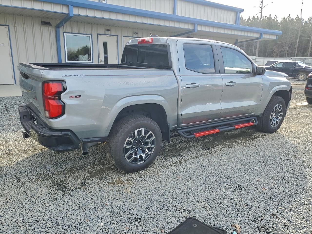 2025 Chevrolet Colorado Z71 - Фото 3