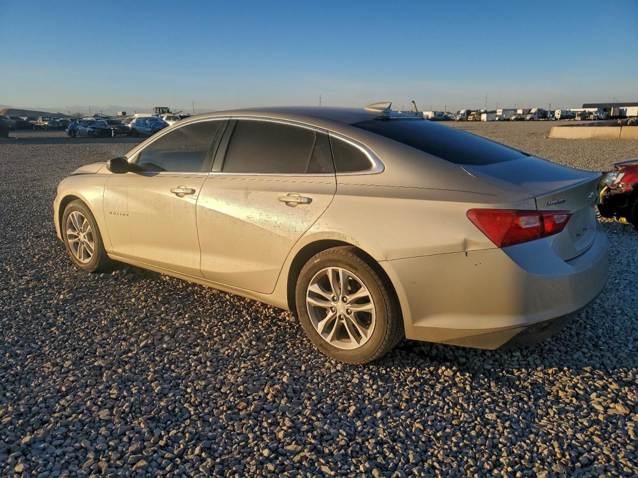 2016 Chevrolet Malibu Lt - Image 2
