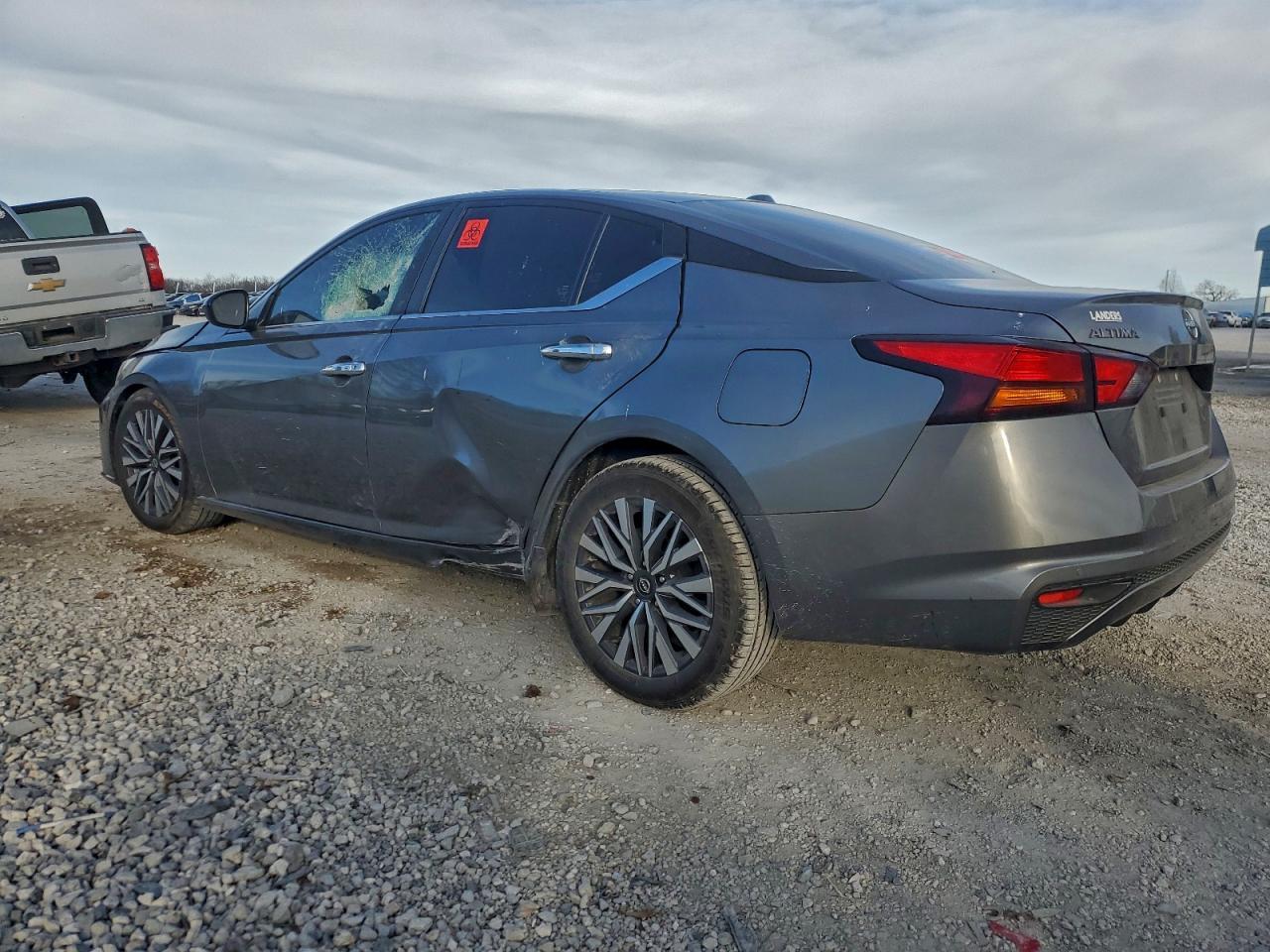 2023 Nissan Altima Sv - Image 2
