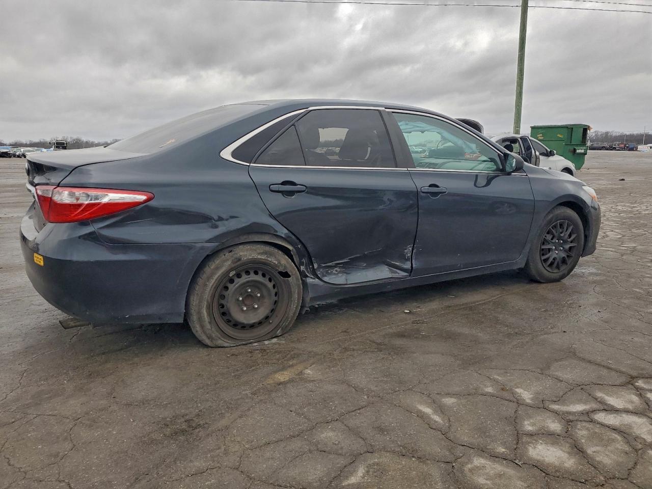 2015 Toyota Camry Le - Image 3