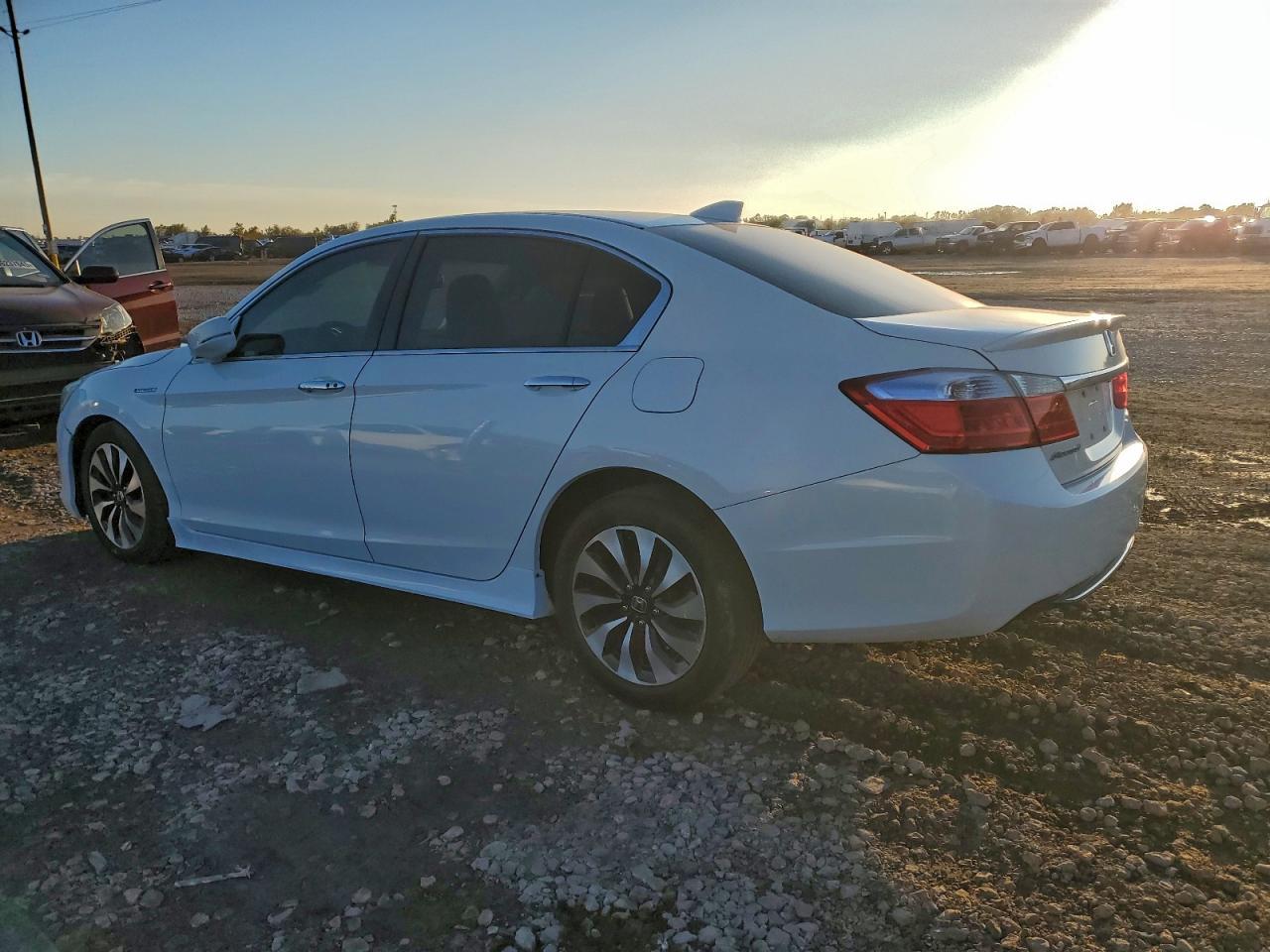 2015 Honda Accord Touring Hybrid - Фото 2