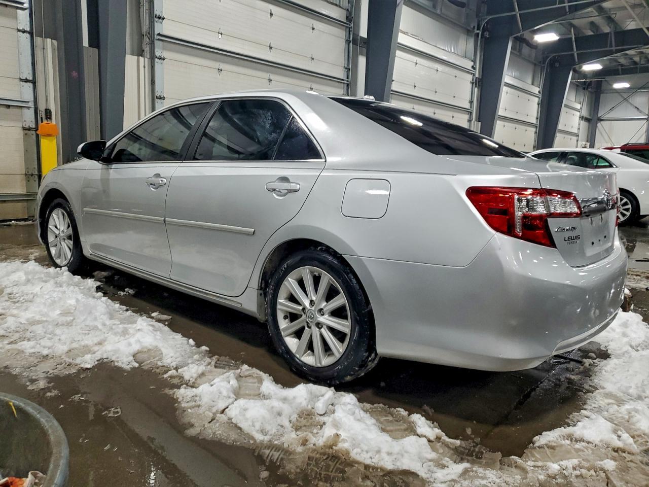 2014 Toyota Camry L - Фото 2