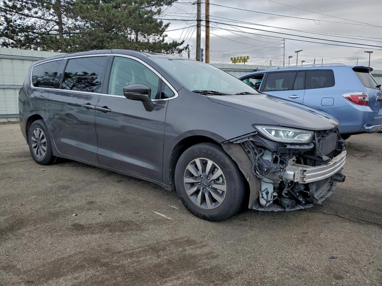 2022 Chrysler Pacifica Hybrid Touring L - Фото 4