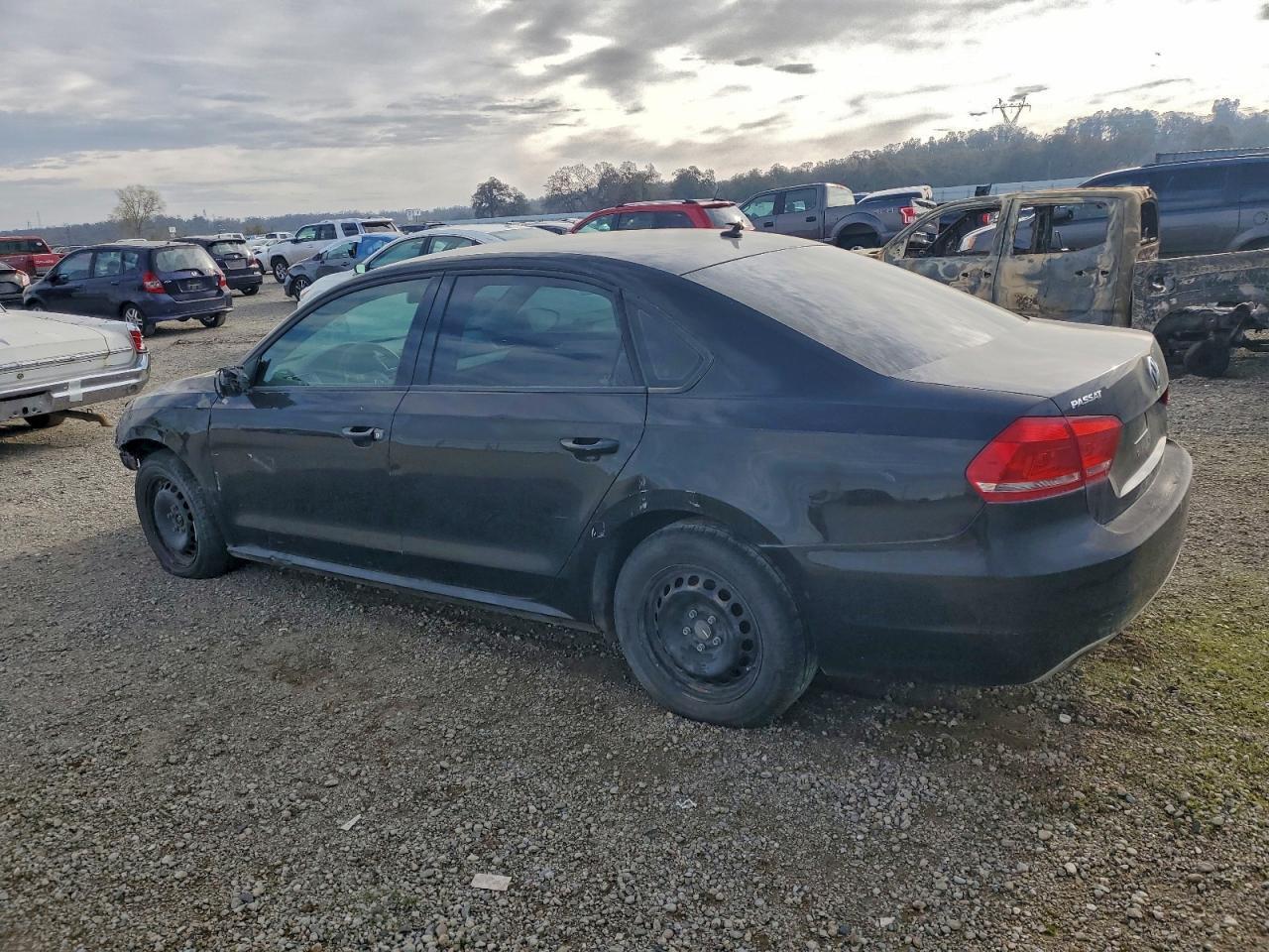 2012 Volkswagen Passat S - Фото 2