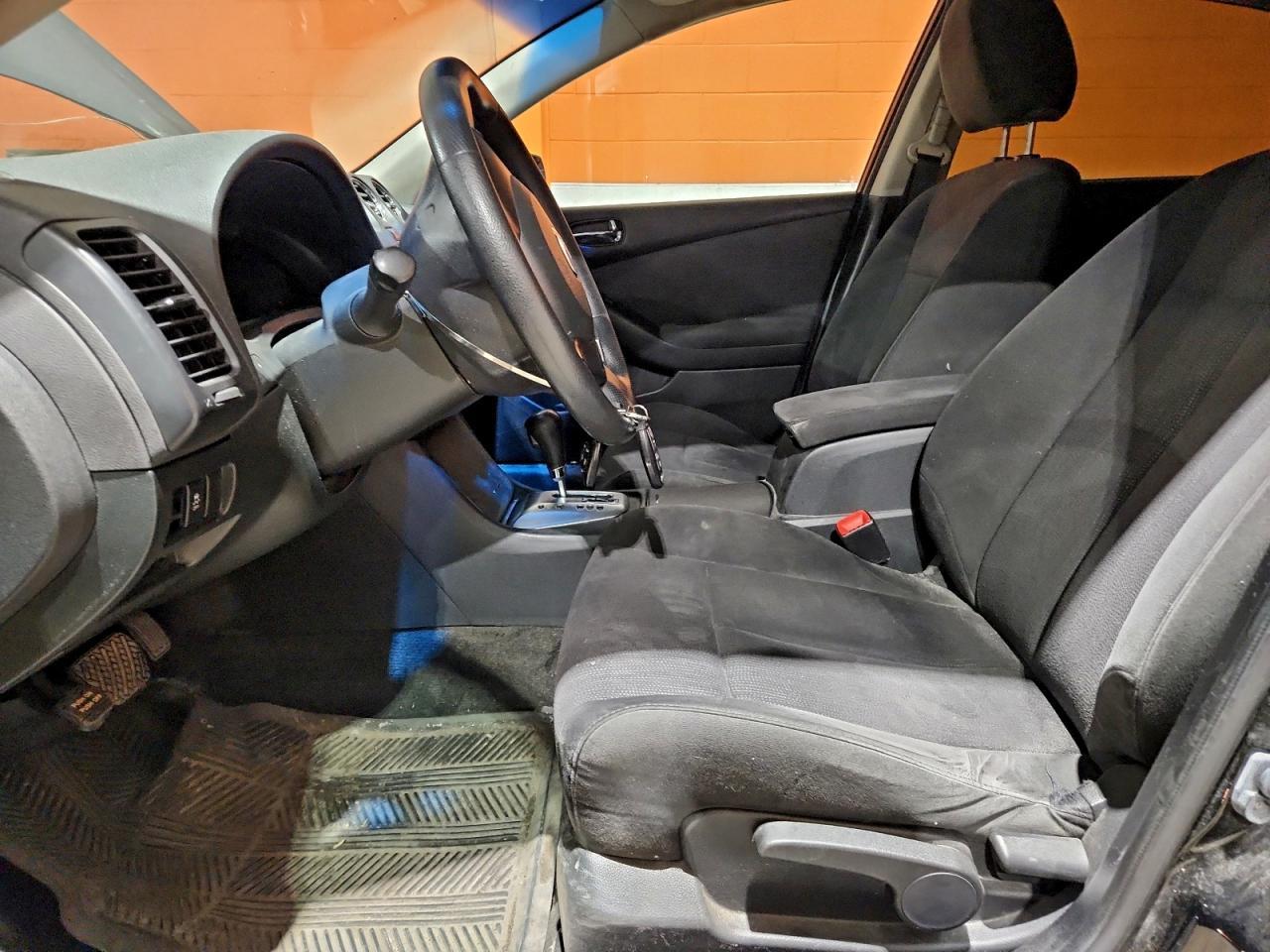 2012 Niss Altima Base - Image 7