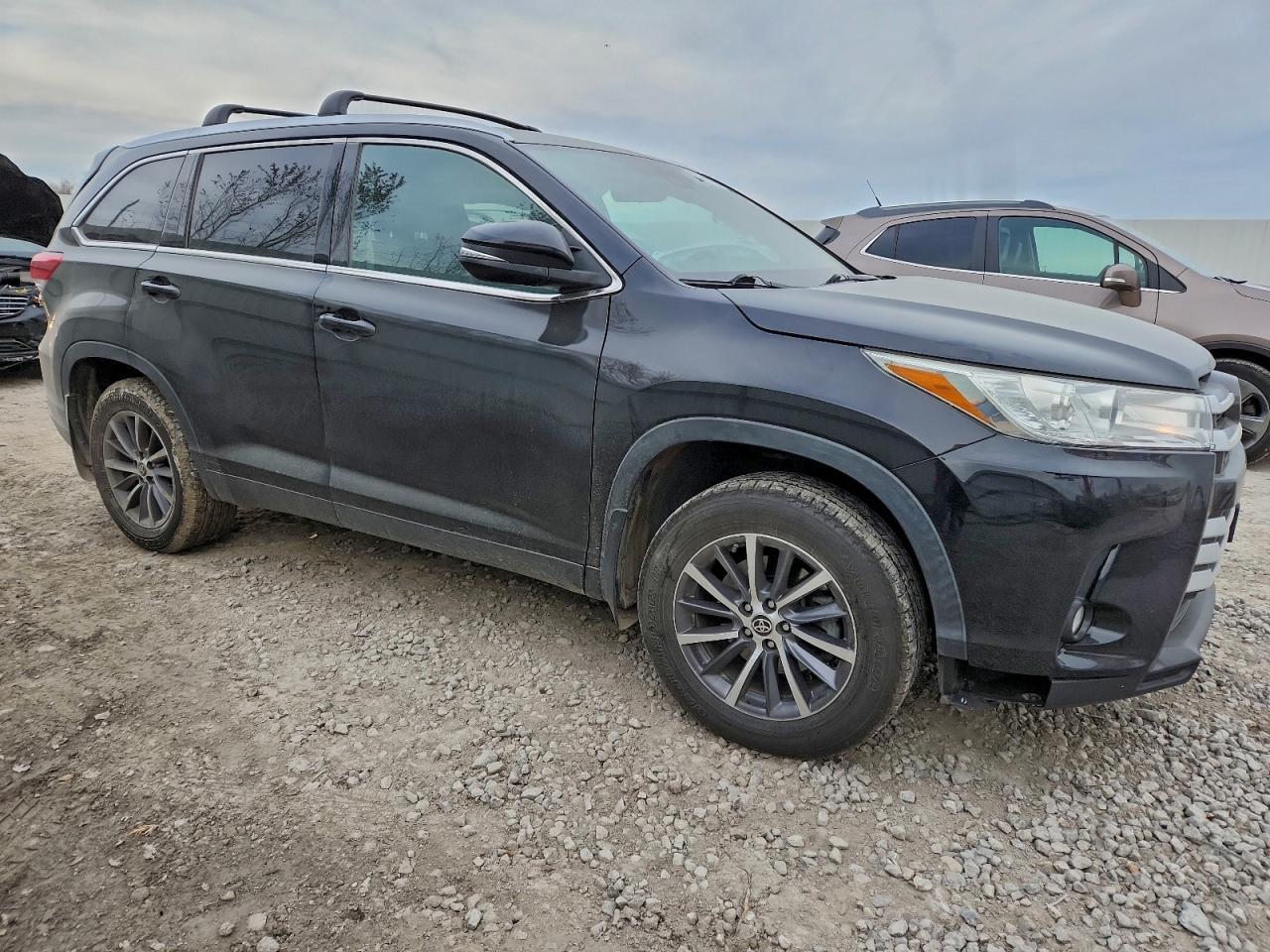 2019 Toyota Highlander Se - Фото 4