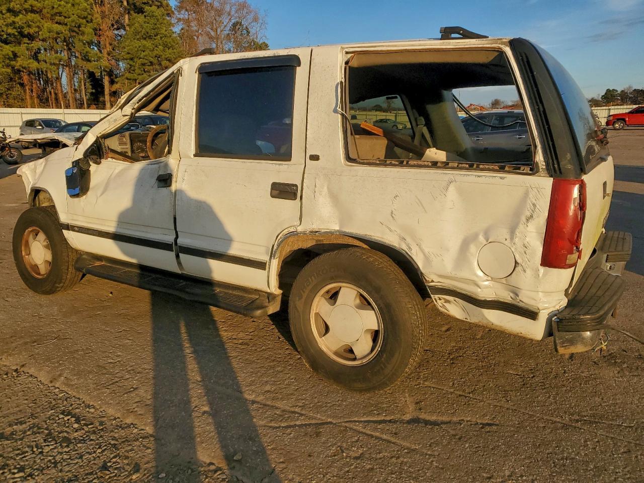 1999 Chevrolet Tahoe K1500 - Фото 2