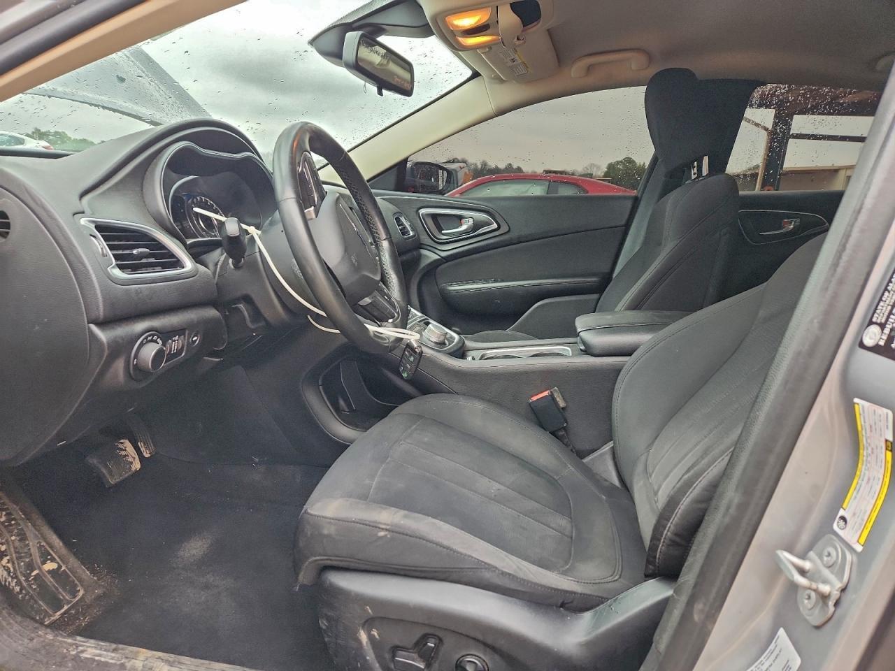 2016 Chrysler 200 Limited - Image 7