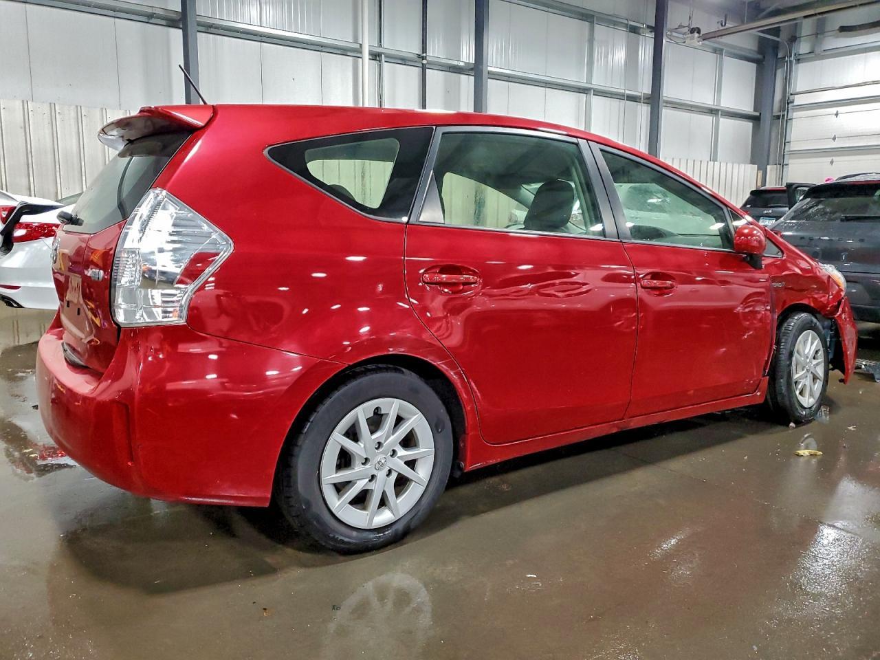 2013 Toyota Prius V - Фото 3