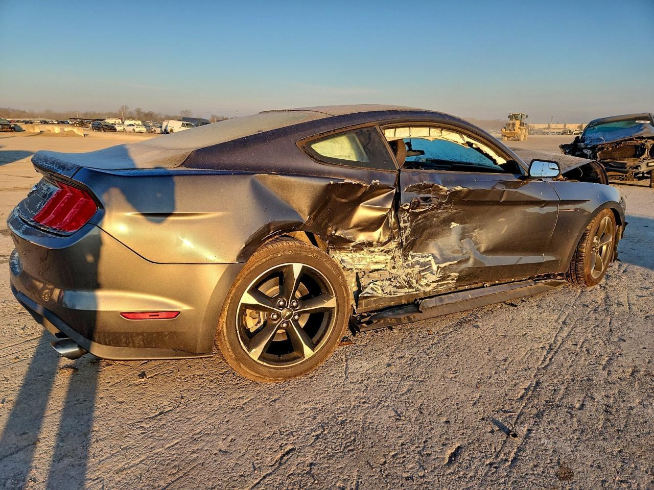 2018 Ford Mustang - Фото 3