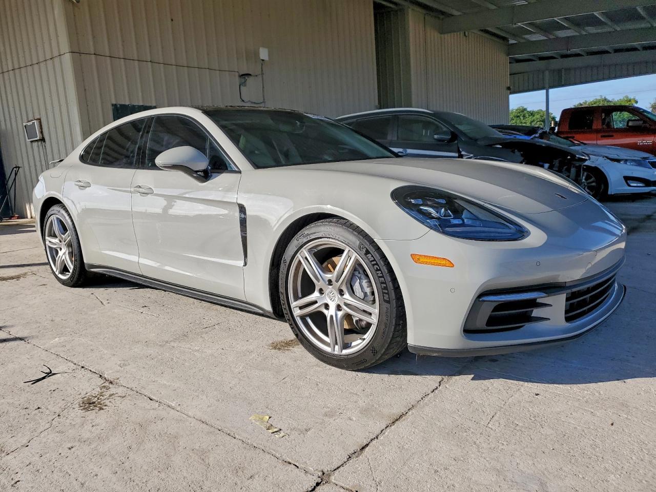 2018 Porsche Panamera 4 - Фото 4