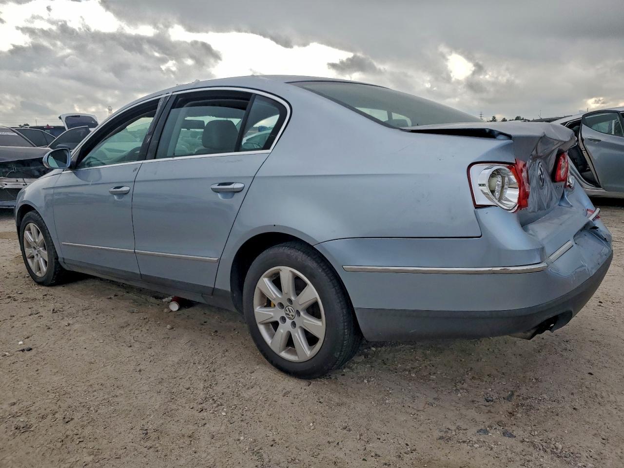 2007 Volkswagen Passat 2.0T - Фото 2