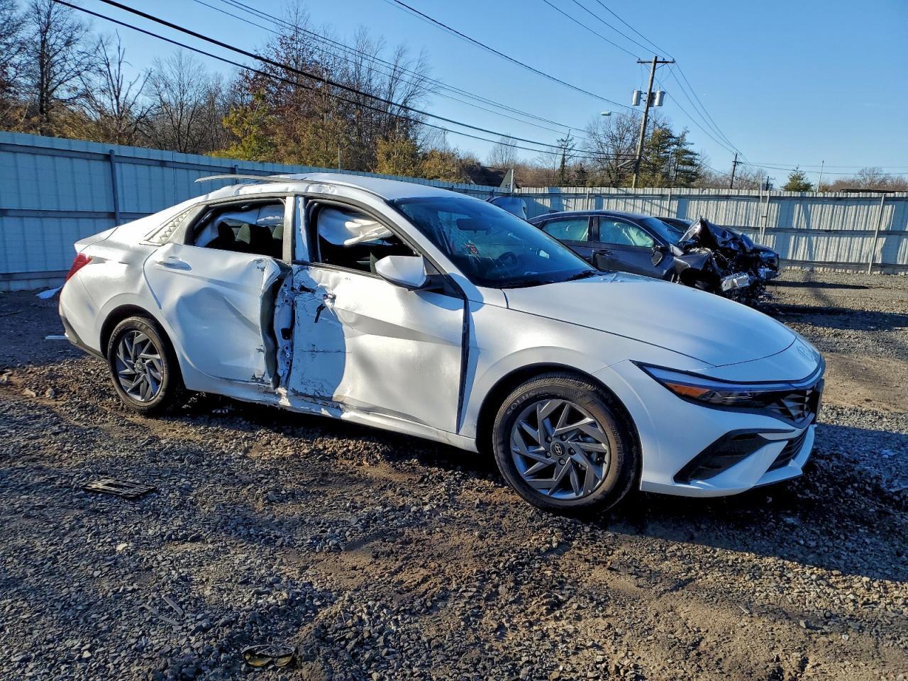 2025 Hyundai Elantra Blue - Фото 4