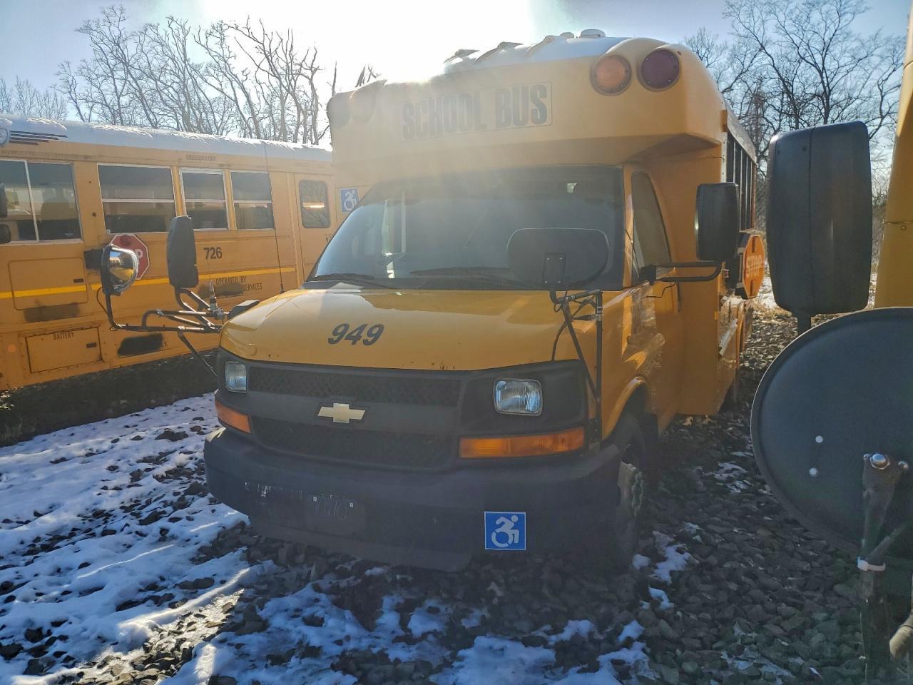 2013 Chevrolet Express School Bus - Фото 2