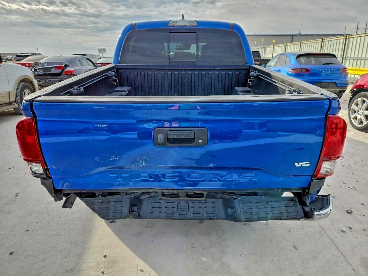 2018 Toyota Tacoma Double Cab - Image 6