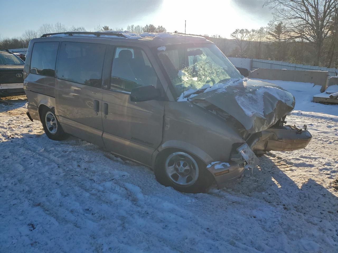 2001 Chevrolet Astro - Фото 4