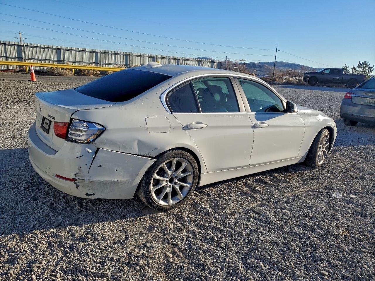 2015 BMW 320 I - Фото 3