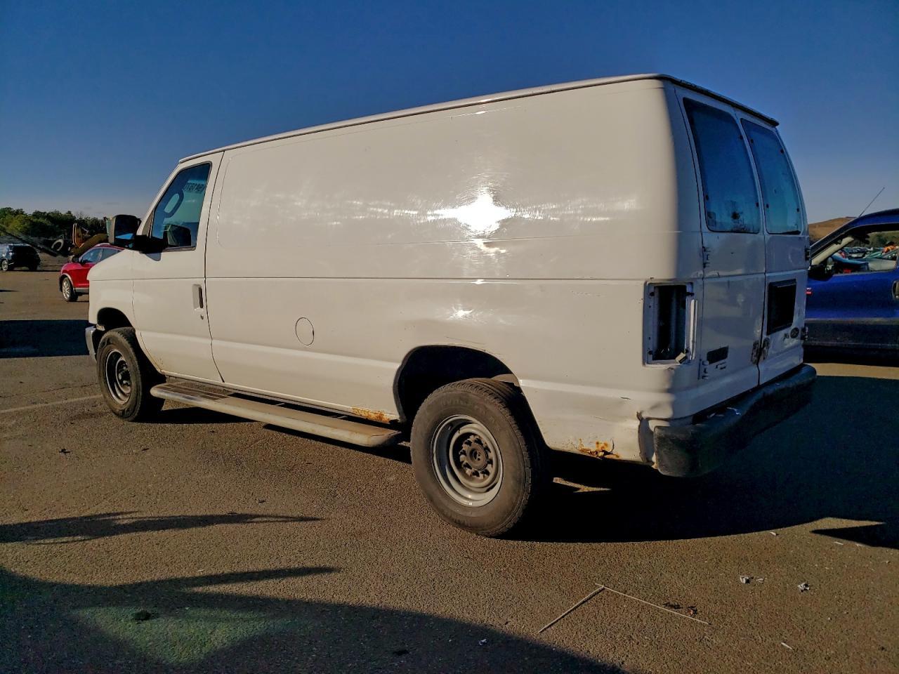 2012 Ford E250 Delivery Van - Фото 2