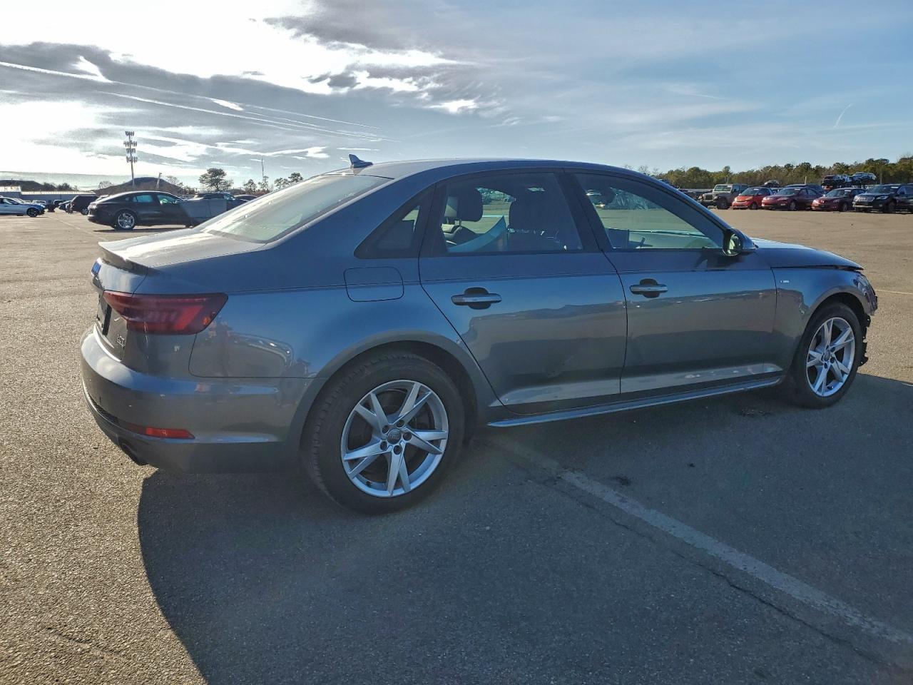 2018 Audi A4 Premium - Фото 3