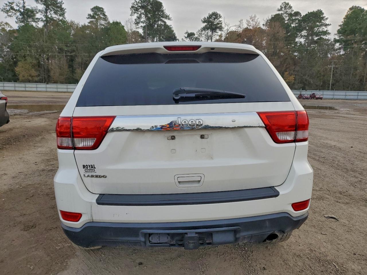 2011 Jeep Grand Cherokee Laredo - Image 6