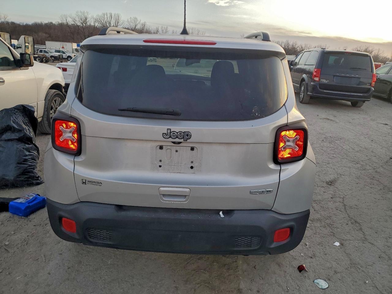 2018 Jeep Renegade Latitude - Image 6