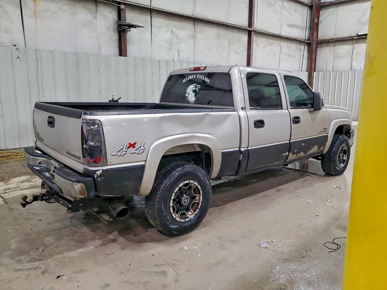 2004 Chevrolet Silverado K2500 Heavy Duty - Image 3