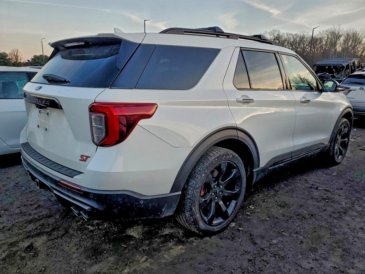 2022 Ford Explorer St - Image 3