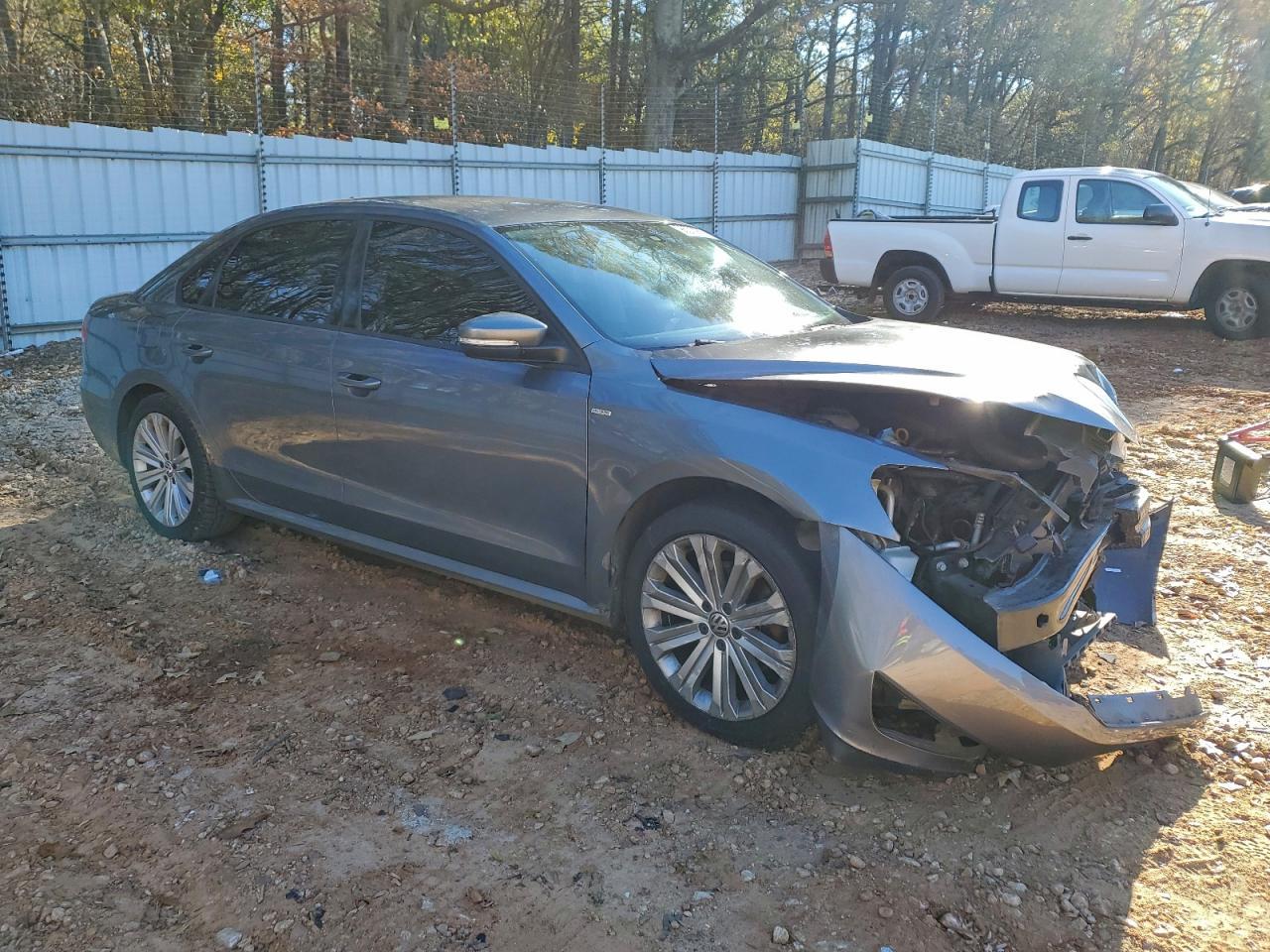 2014 Volkswagen Passat S - Фото 4