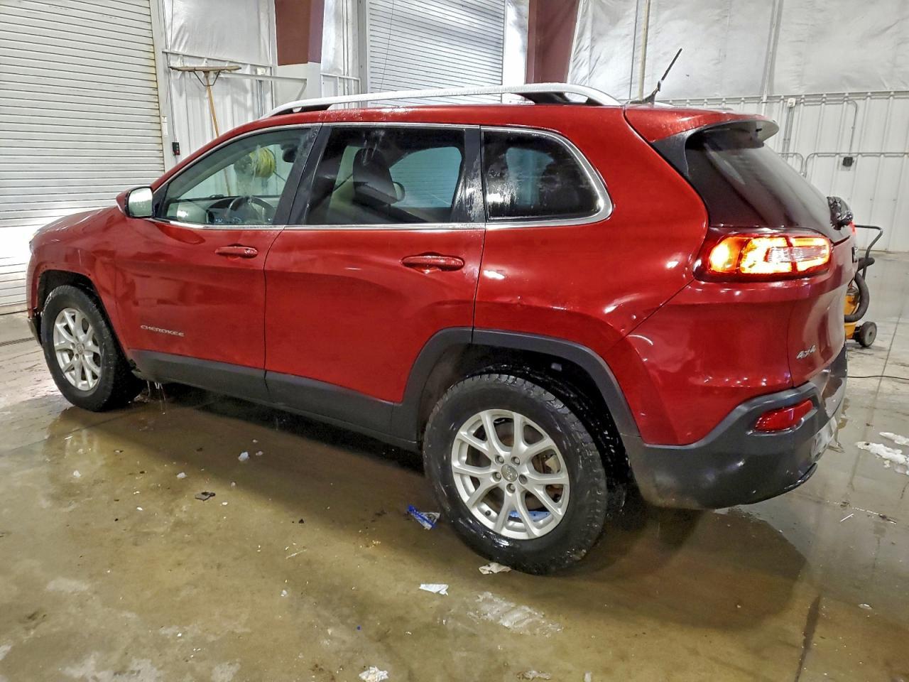 2015 Jeep Cherokee Latitude - Фото 2