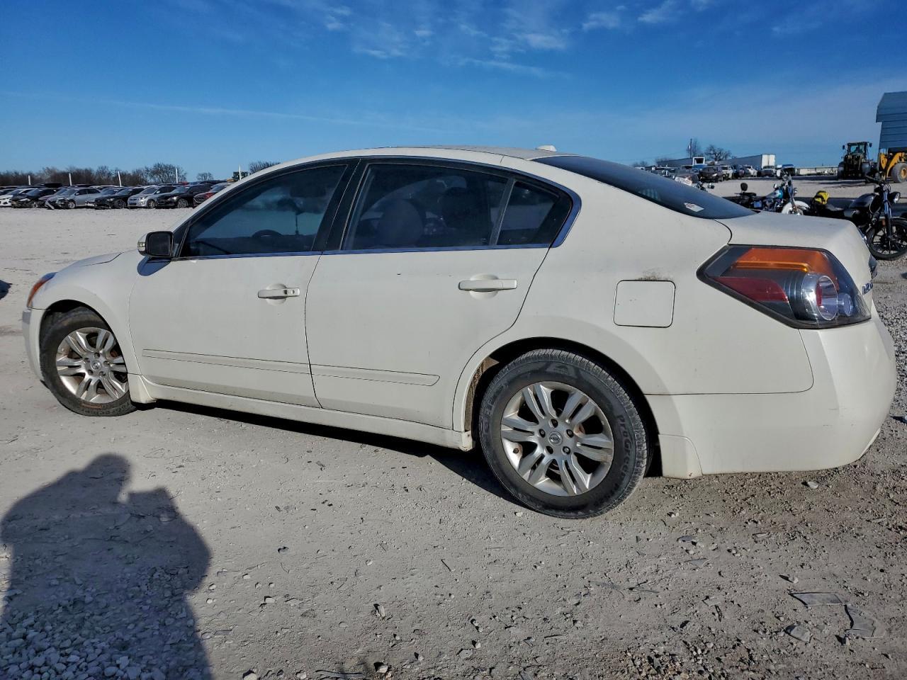 2010 Nissan Altima Base - Image 2