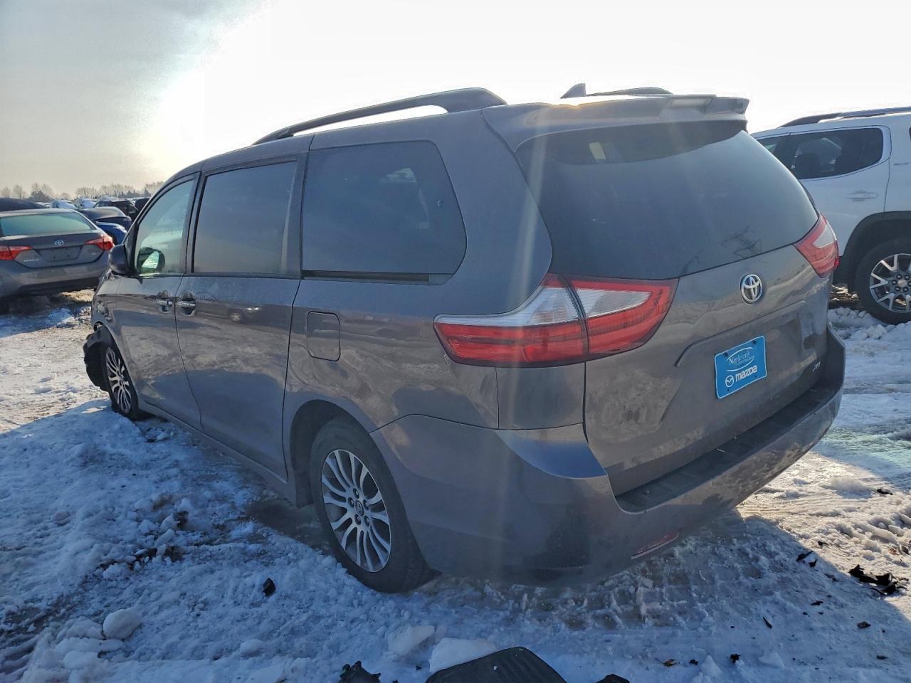 2019 Toyota Sienna Xle - Фото 2