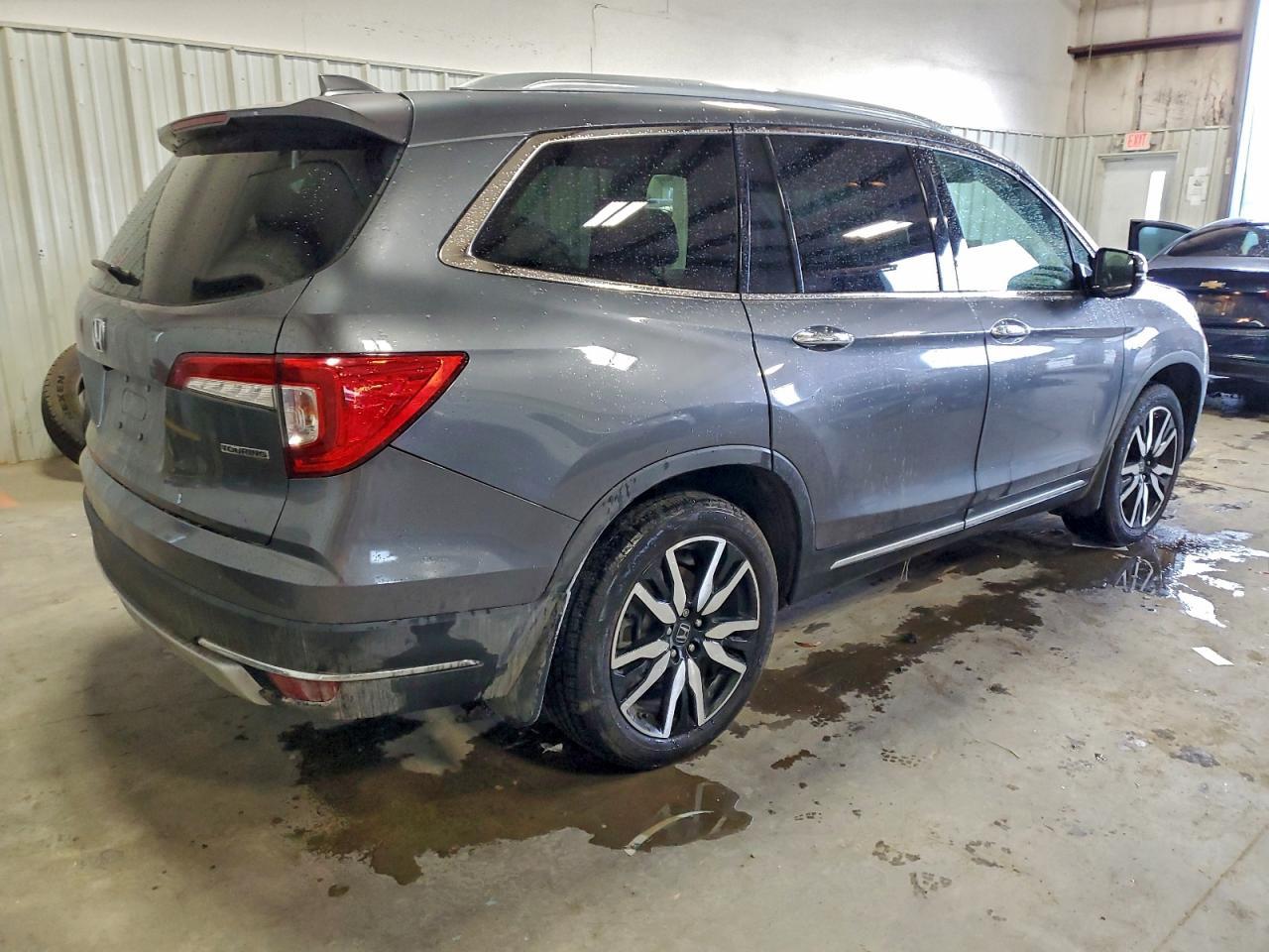 2022 Honda Pilot Touring - Image 3