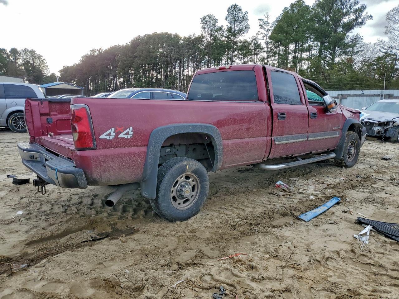 2004 Chevrolet Silverado K2500 Heavy Duty - Image 3