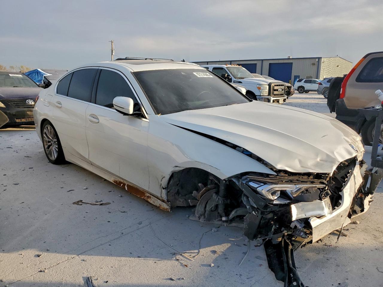 2024 BMW 330I - Фото 4