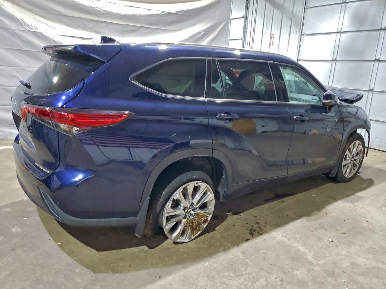 2020 Toyota Highlander Limited - Image 3