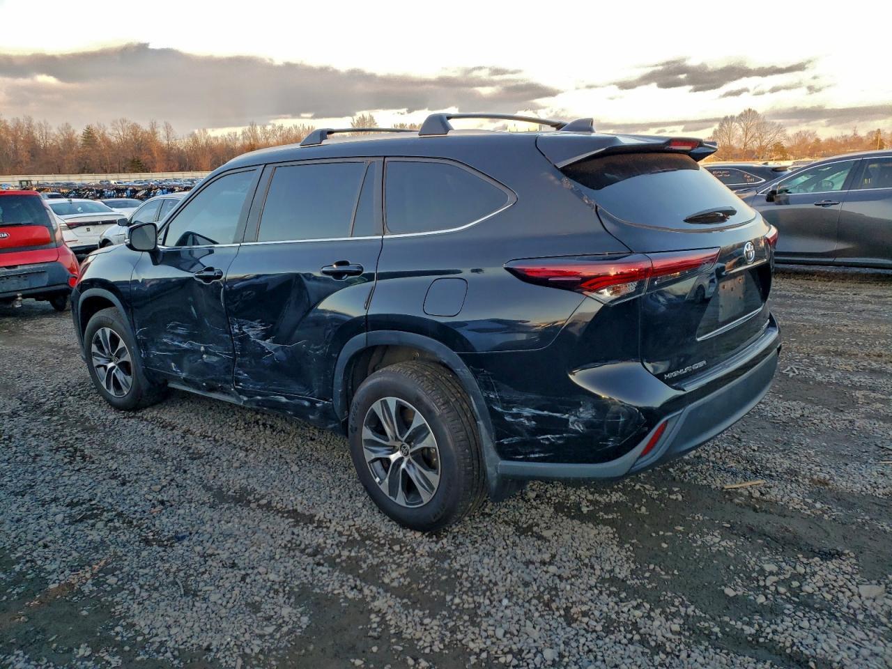2024 Toyota Highlander Le - Фото 3