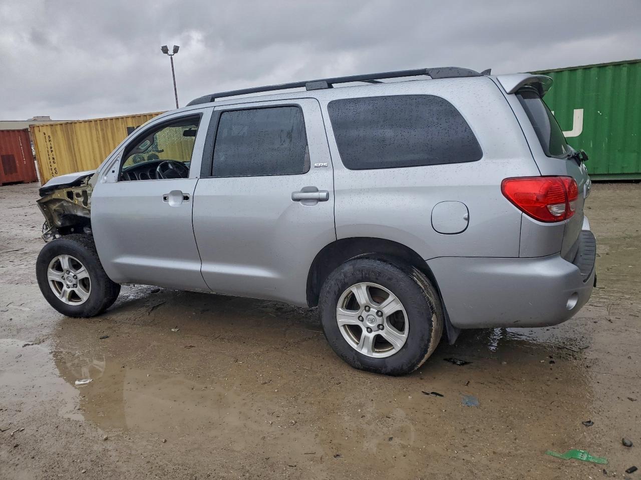 2017 Toyota Sequoia Sr5 - Image 2