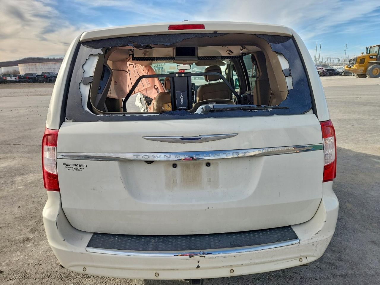 2013 Chrysler Town & Country Touring L - Фото 6