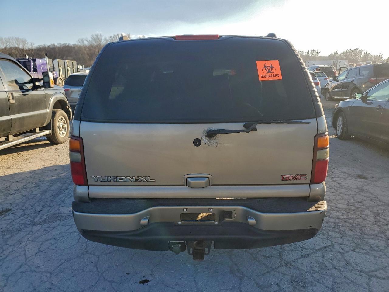 2002 GMC Suburban - Image 6